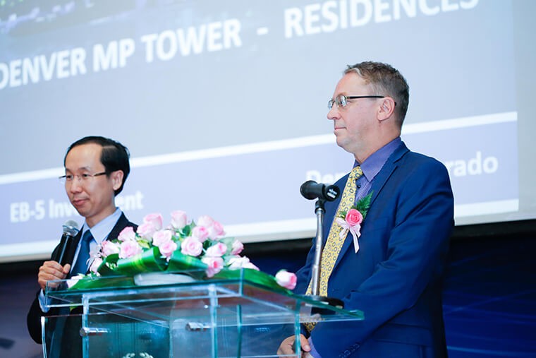 Chủ tịch Tập đoàn Mercan - Ông Jerry Morgan trình bày Dự án Tòa tháp Denver